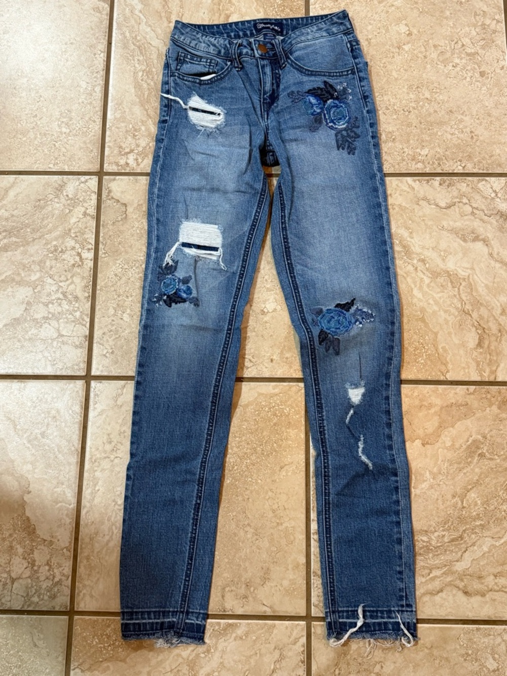 Wrangler Womens Embroidered Skinny Jeans